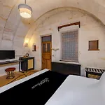 Готель Stone House Cave
