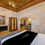 Stone House Cave Готель 3*